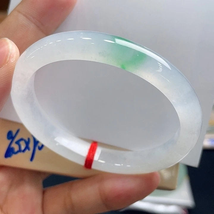 翡翠未镶嵌手镯52.3贵妃冰飘绿