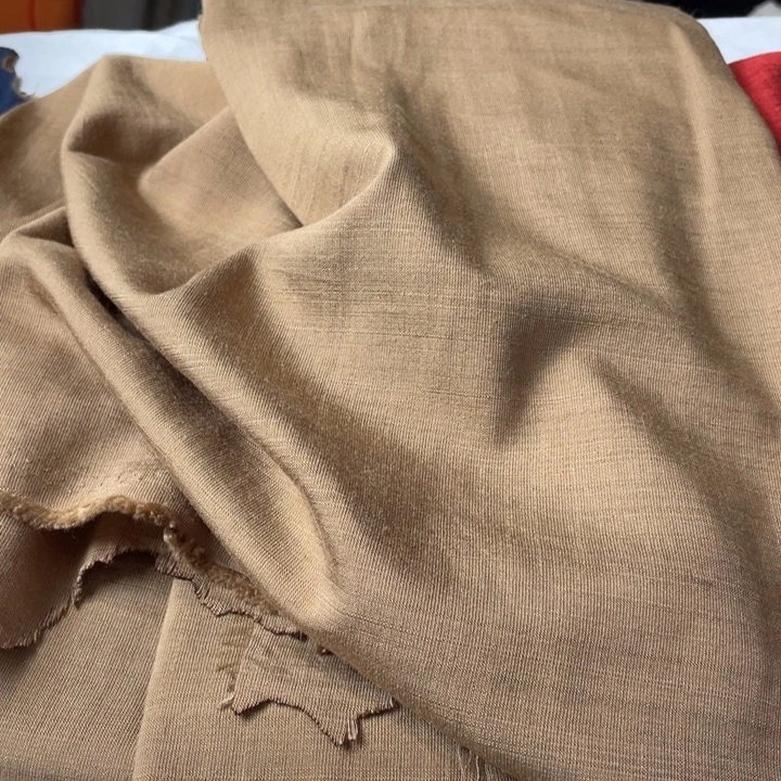 卡其色棉麻2米。