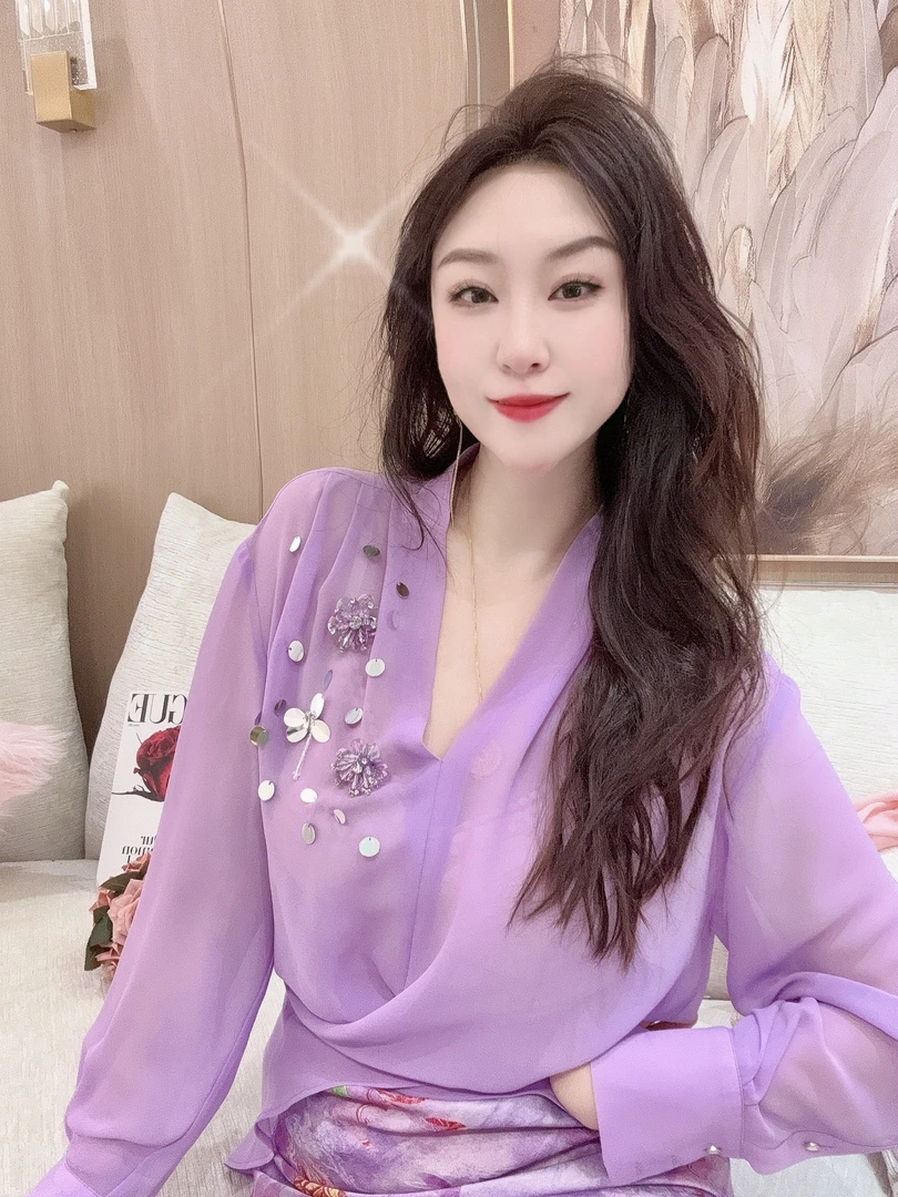 DC【紫光琉璃】重工花朵钉钻蝴蝶气质网红轻奢时尚长袖上衣