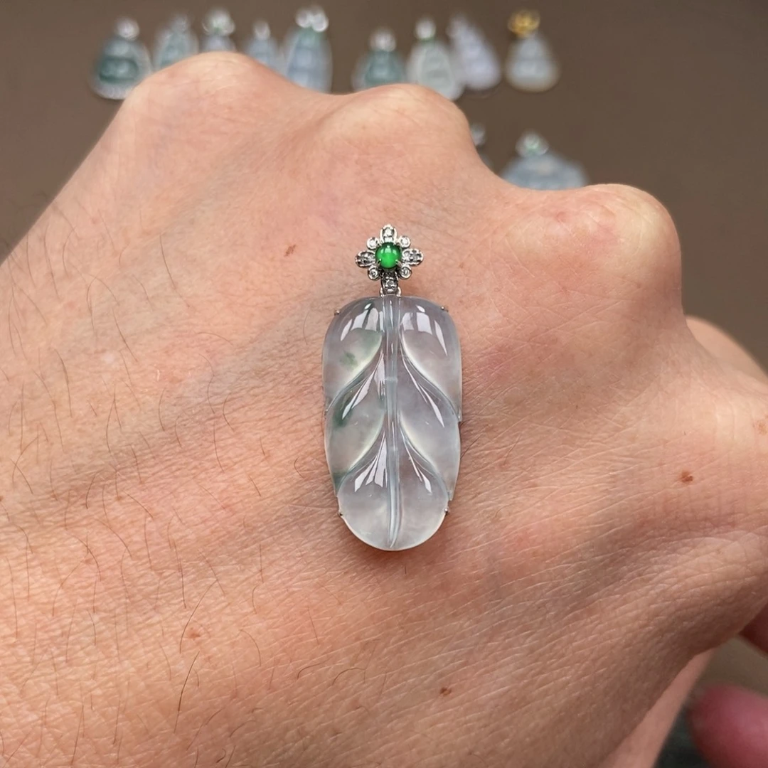 翡翠18K金镶嵌颈饰叶子