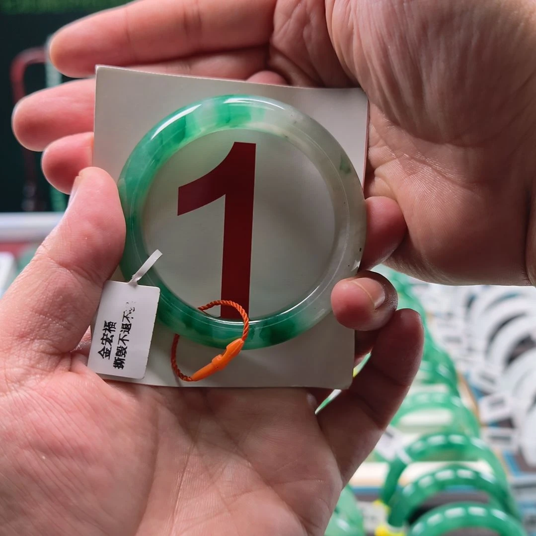 石英质玉（非洲翠）未镶嵌手镯