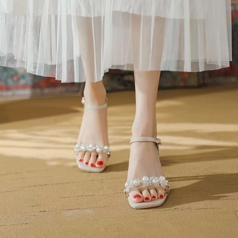 2024夏季新款一字带凉鞋女款气质粗跟简约凉鞋女外穿法式高跟鞋潮