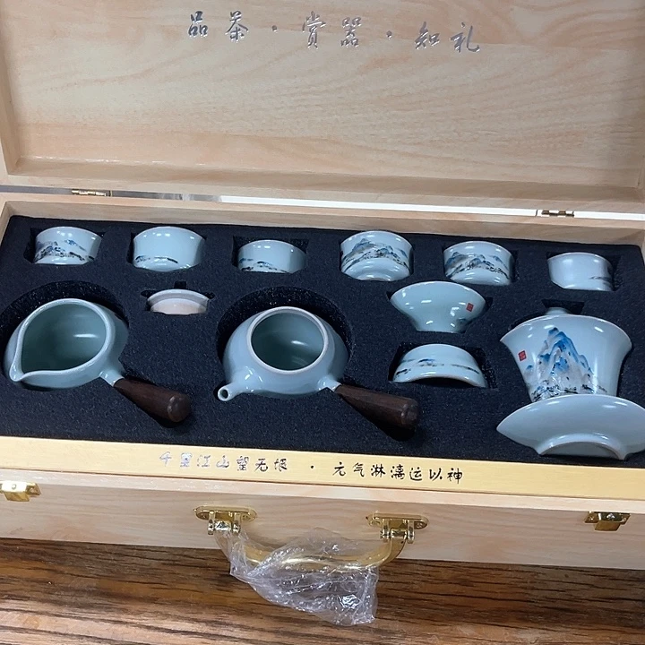 孤品茶具套装等。