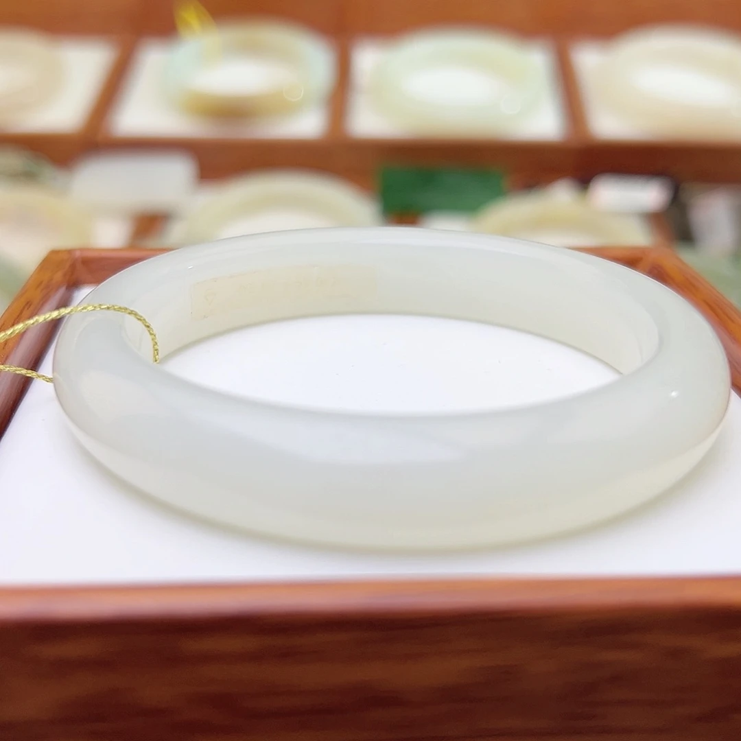 和田玉手镯未镶嵌58