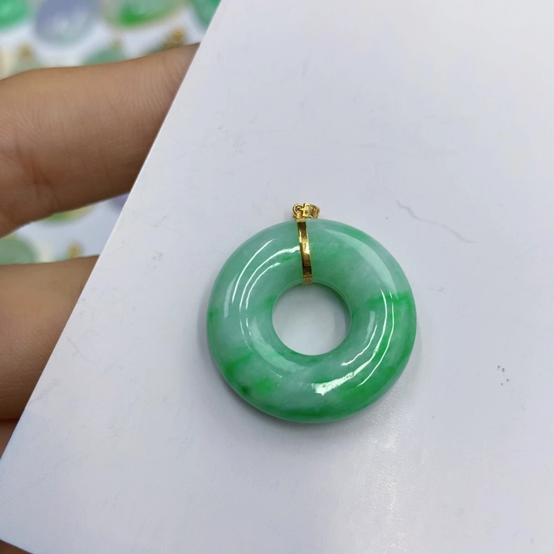 翡翠18K金镶嵌颈饰翡翠