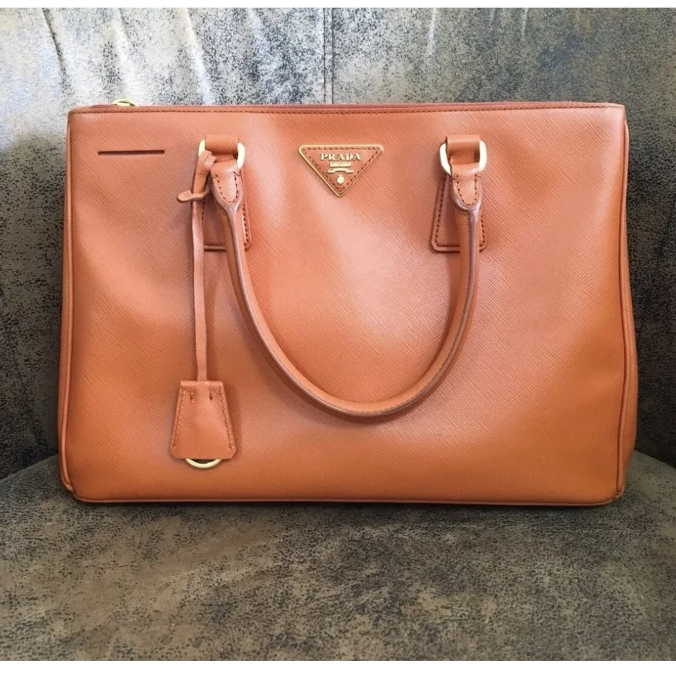 95新 Prada/普拉达 杀手包中号  0507