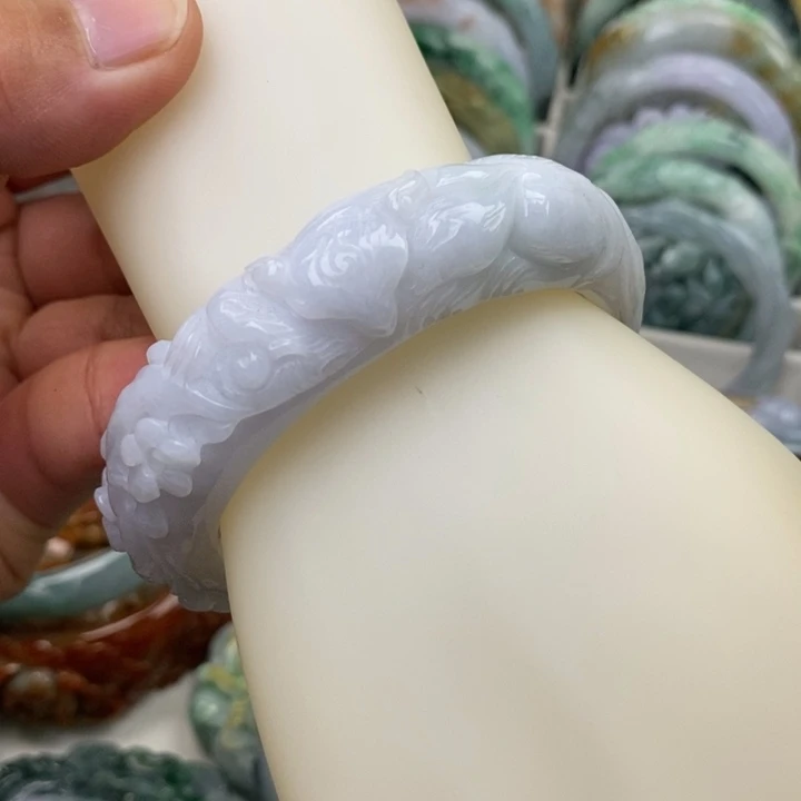 翡翠未镶嵌手镯55.3九尾狐