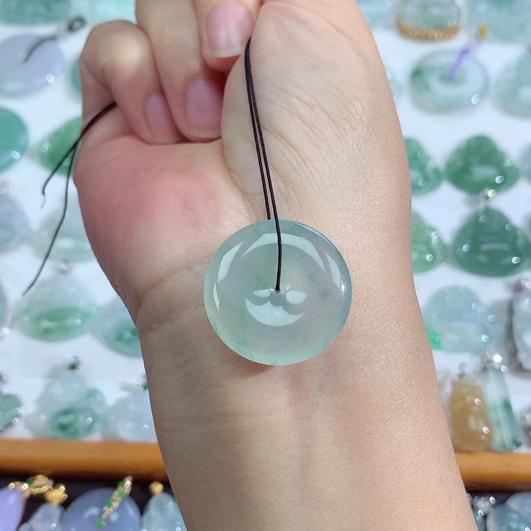 颈饰未镶嵌翡翠平安扣