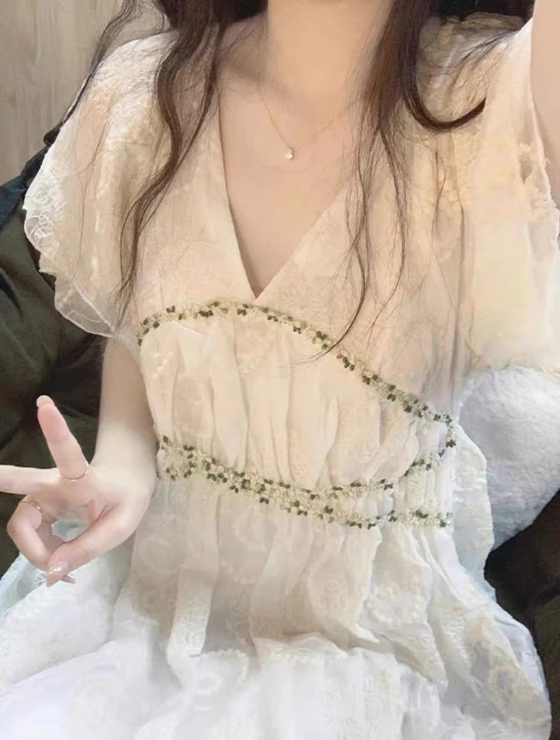 欧洲站2023夏季白色蕾丝连衣裙别致独特高级感气质显瘦V领仙女裙