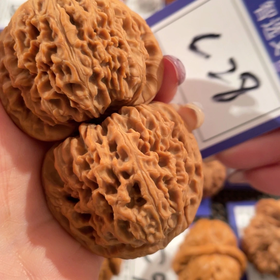 文玩核桃把件C28号南疆石4.4