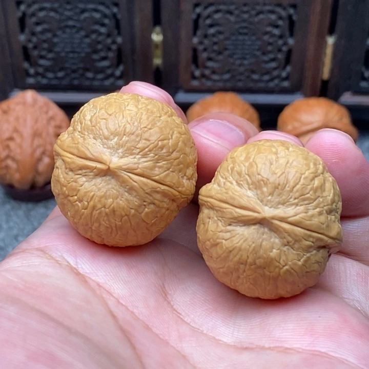 文玩核桃把件蛇皮球