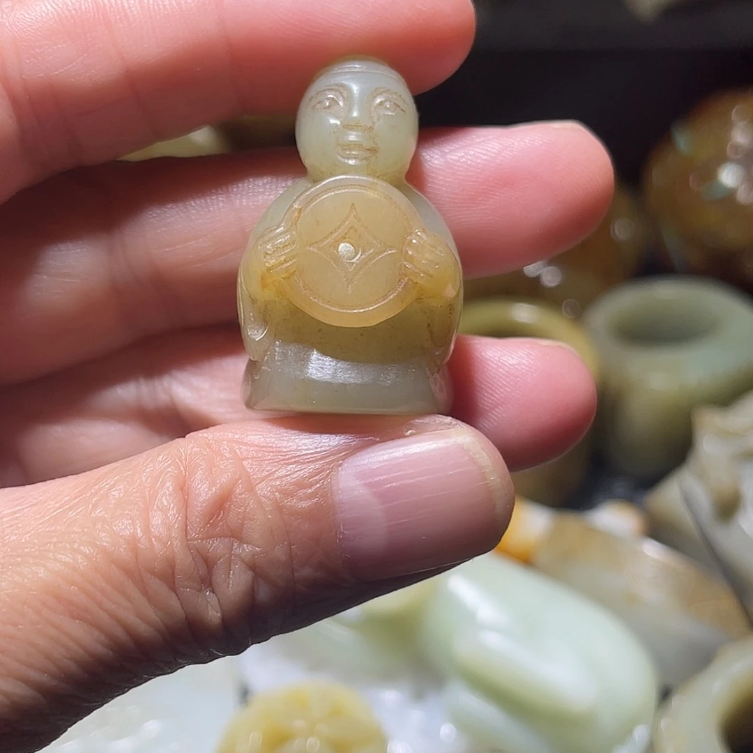 颈饰未镶嵌和田玉（糖玉）