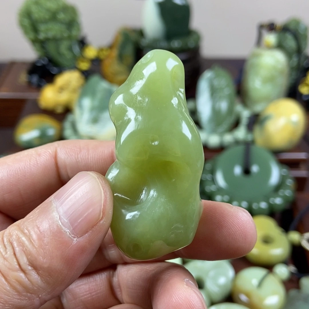 岫岩老玉（透闪石质玉）未镶嵌珠宝奇石