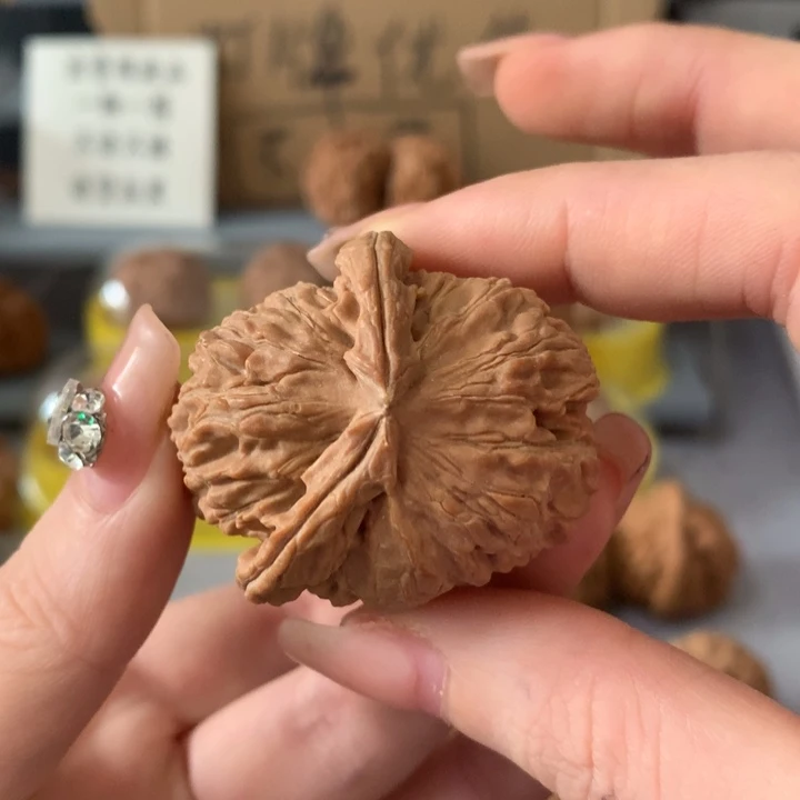 卡***连吊坠文玩核桃异形单只，有瑕疵
