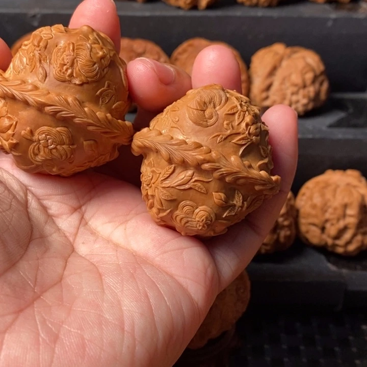 寧***遠文玩核桃把件美女