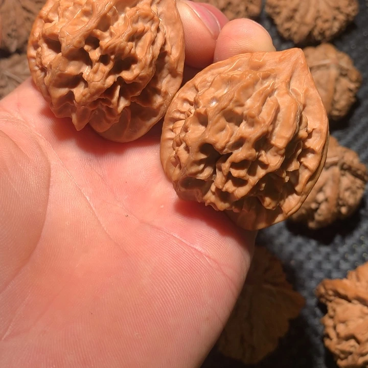 文玩核桃把件秦岭野生文玩核桃