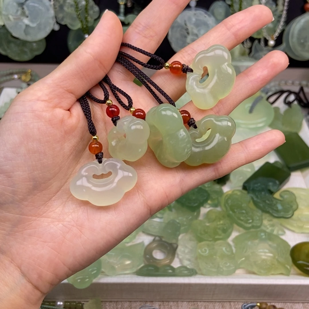 蛇纹石玉合金颈饰默认瑕疵