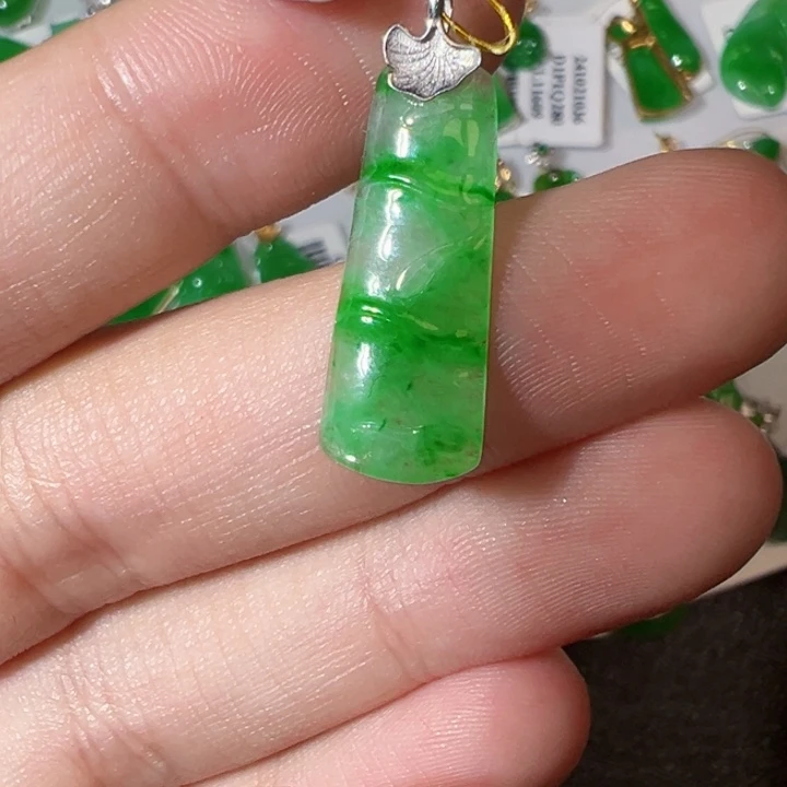 翡翠挂件18K金镶嵌翡翠