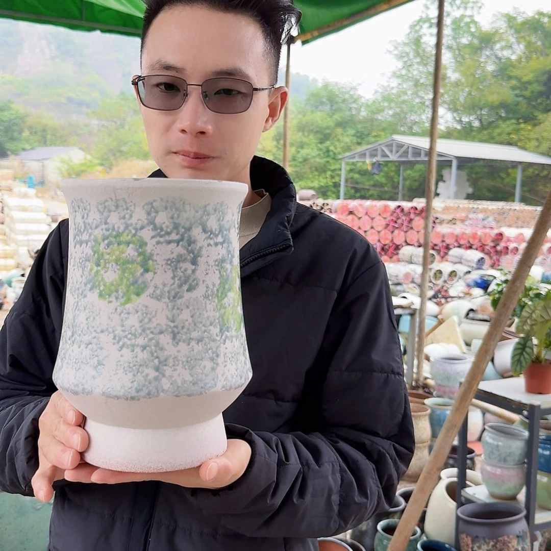 紫砂花盆口16高24（一个束腰瑕疵