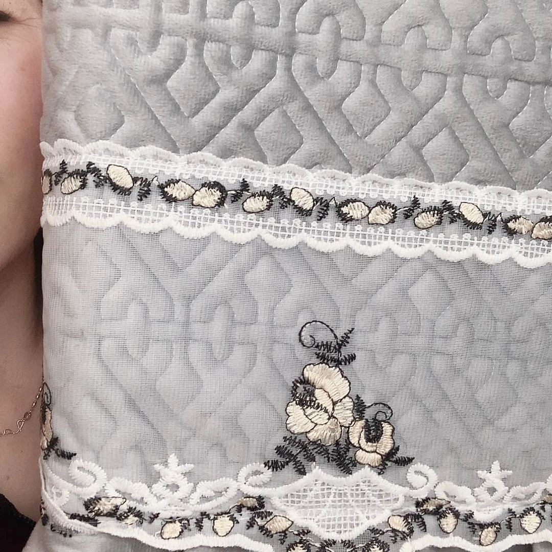 绒灰色，160两个，巾两个，抱枕一个