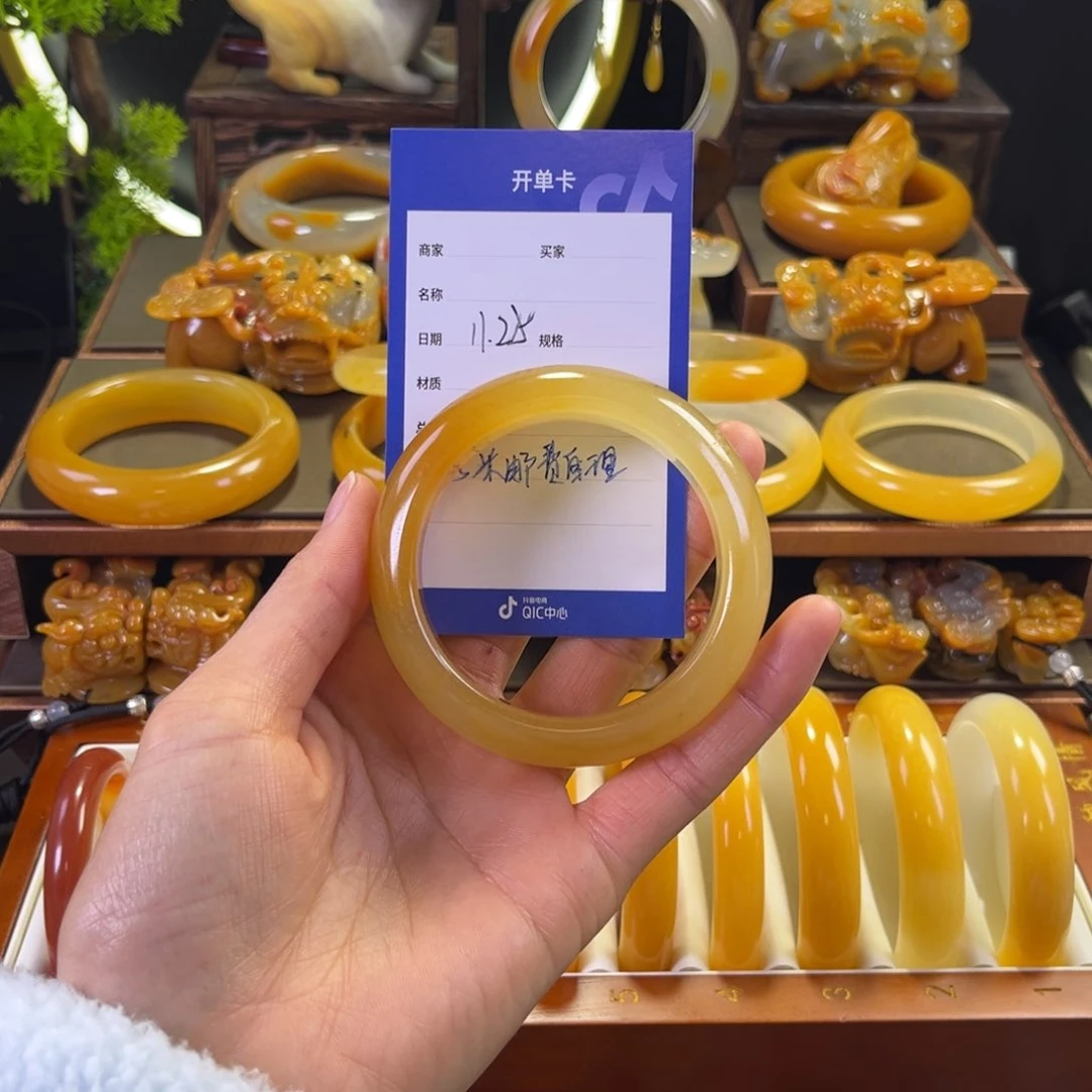 未镶嵌手镯石英质玉