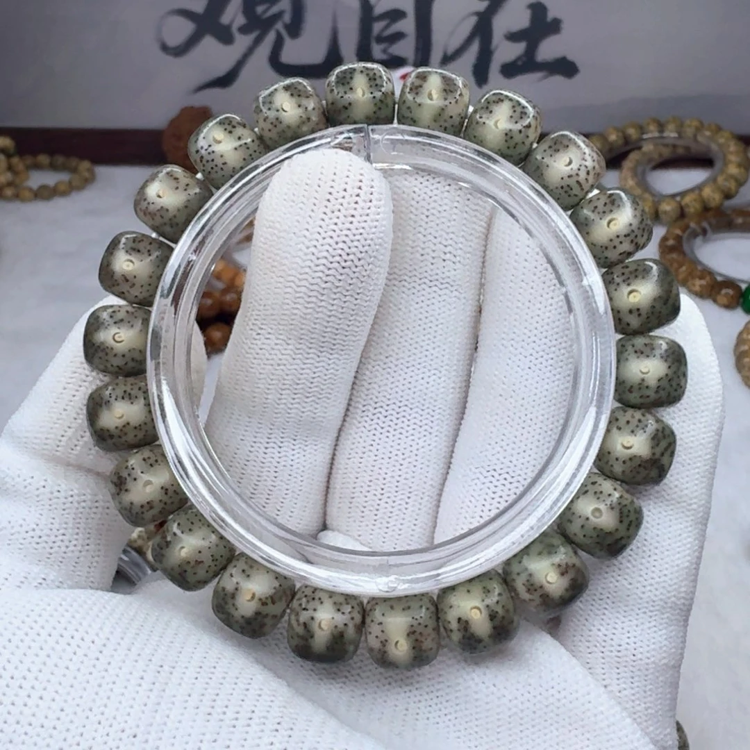 吊坠星月菩提10×9丹凤眼同枝绿冰  1099