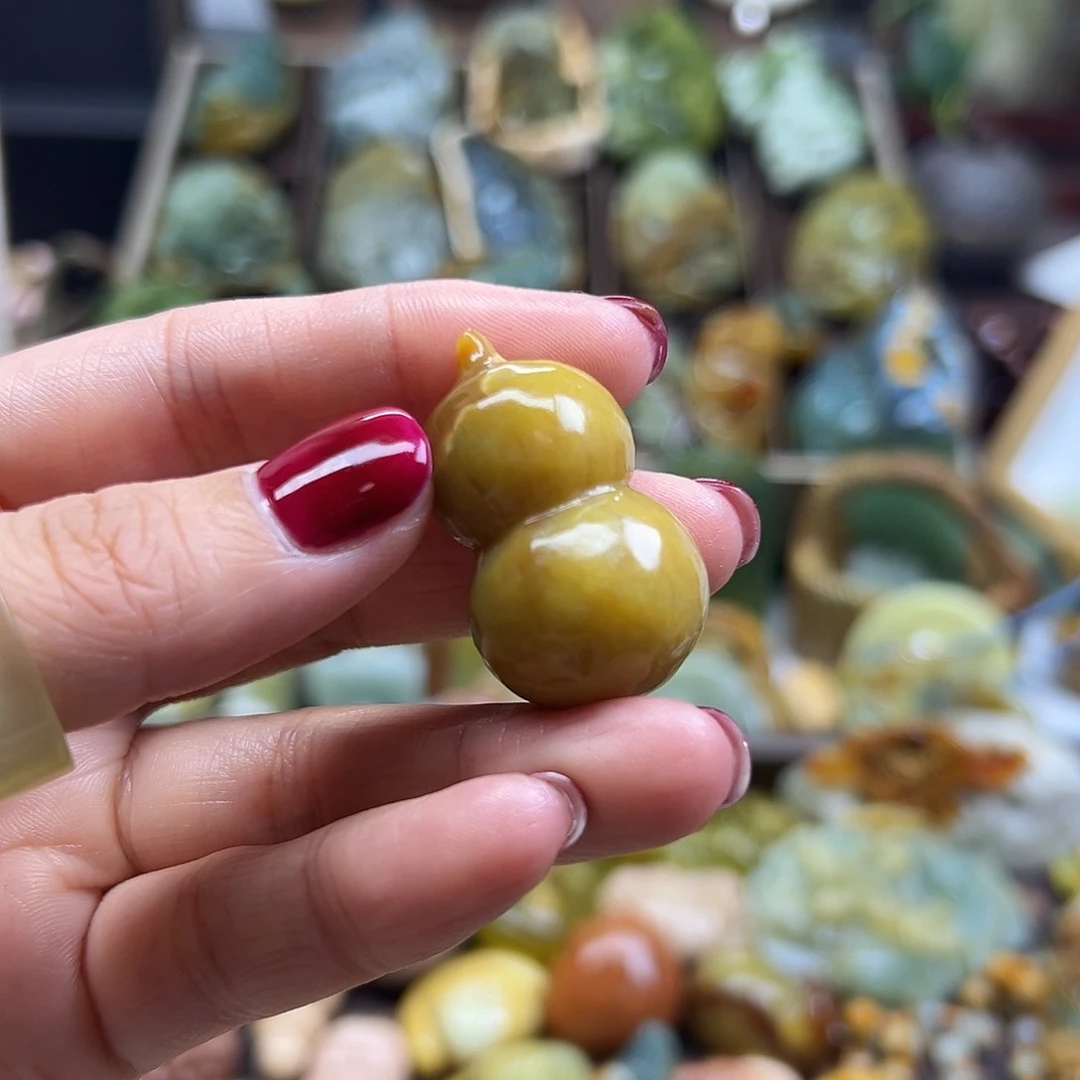 t***油岫玉未镶嵌颈饰花玉葫芦