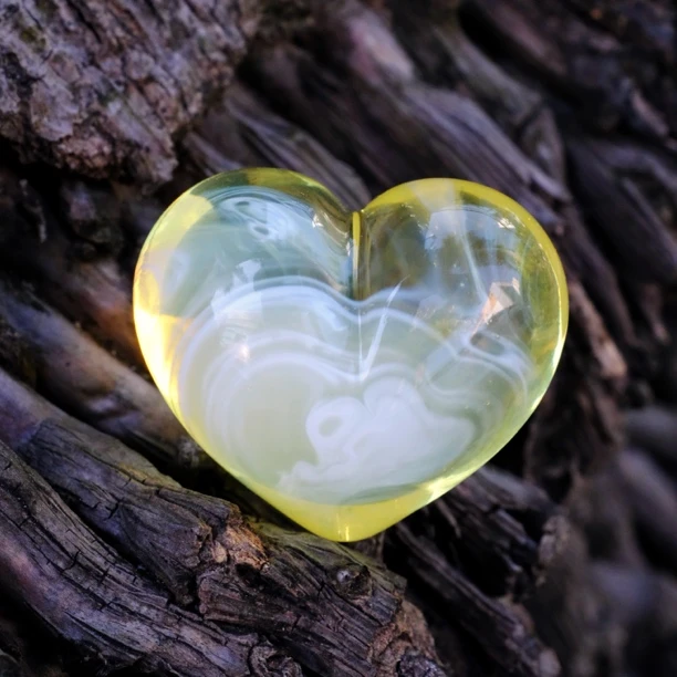 白妖花荧光屁桃 爱心 琥珀妖花吊坠