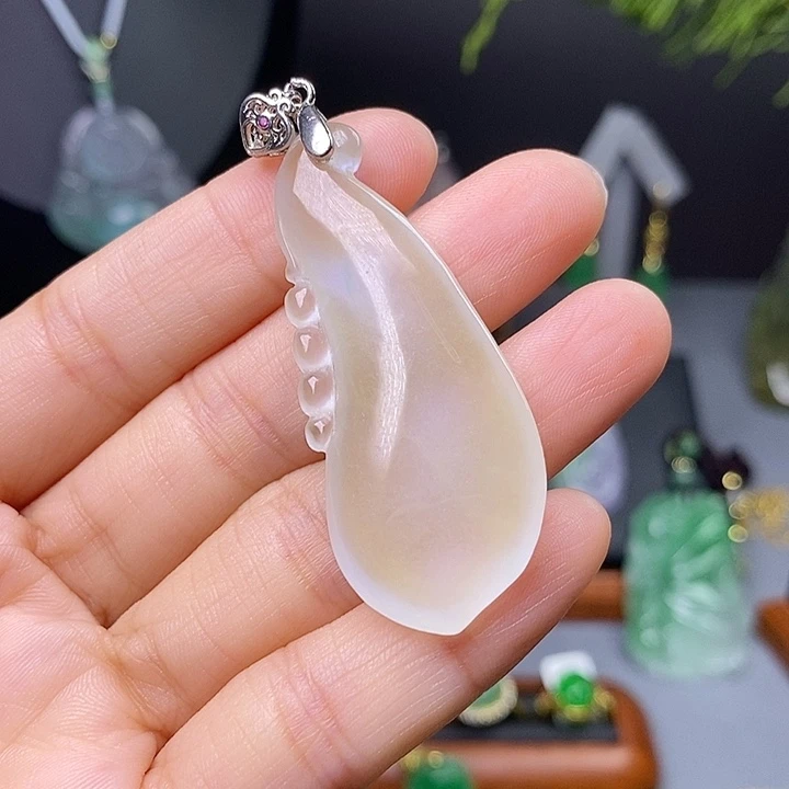 吊坠(赠链)未镶嵌翡翠