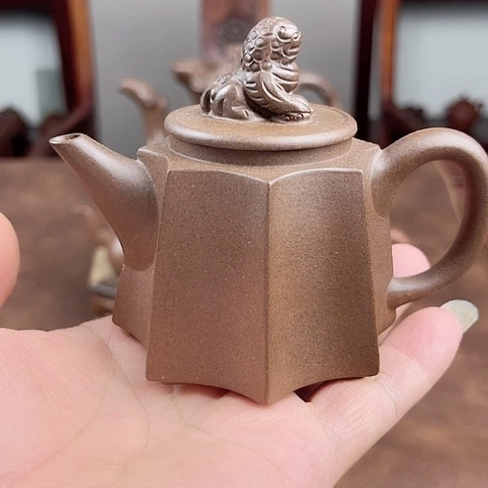 紫砂公道杯是的……是个女