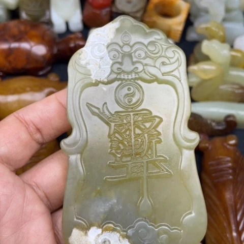 未镶嵌蛇纹石玉颈饰96