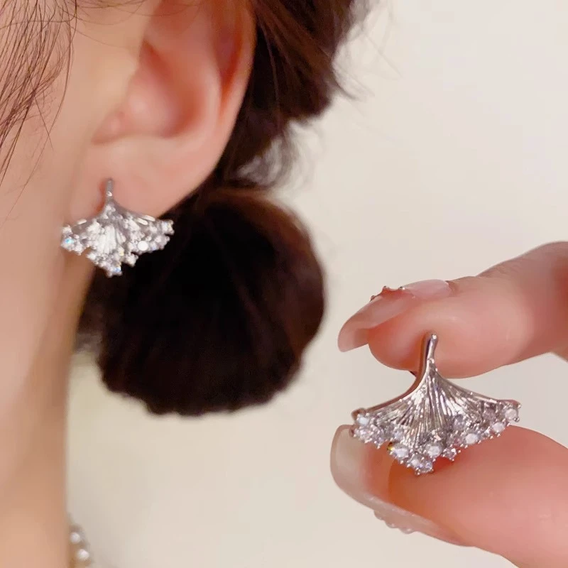 铜合金合成锆石耳饰 银杏叶耳钉女时尚气质高级感耳环耳饰