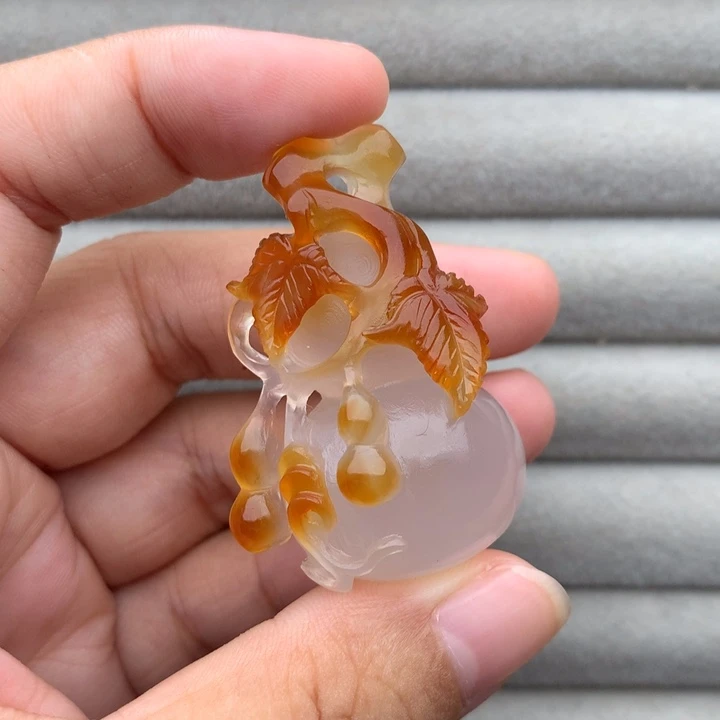 王***玲未镶嵌颈饰玛瑙/玉髓