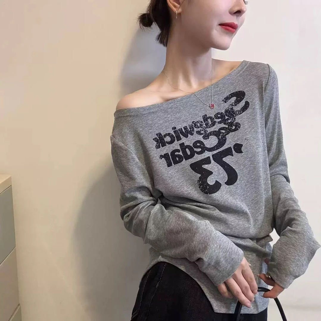 【妙女郎】   做旧字母印花一字肩T D5012
