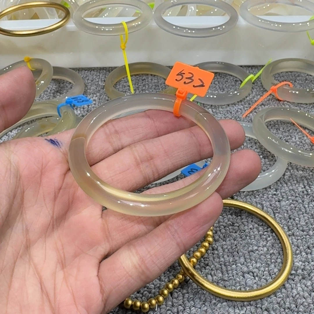 玛瑙/玉髓颈饰未镶嵌小****兔32