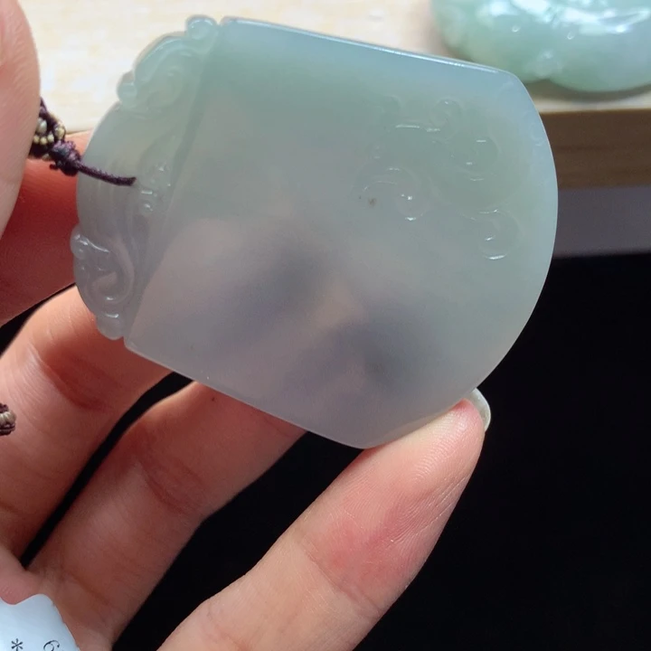 翡翠未镶嵌颈饰吊坠
