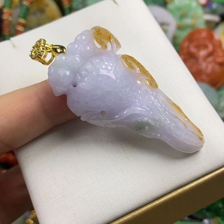 翡翠未镶嵌吊坠(赠链)