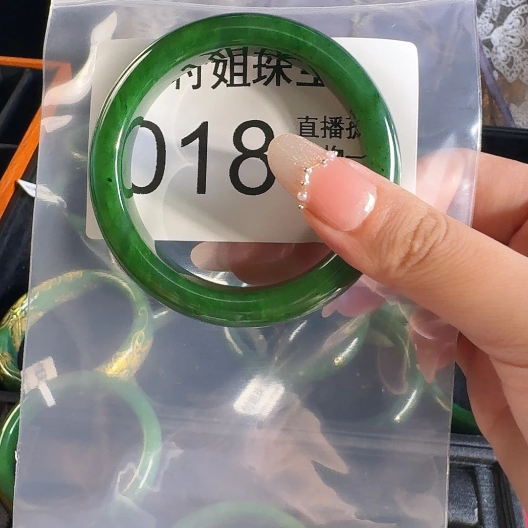 颈饰未镶嵌和田玉手镯55 018号