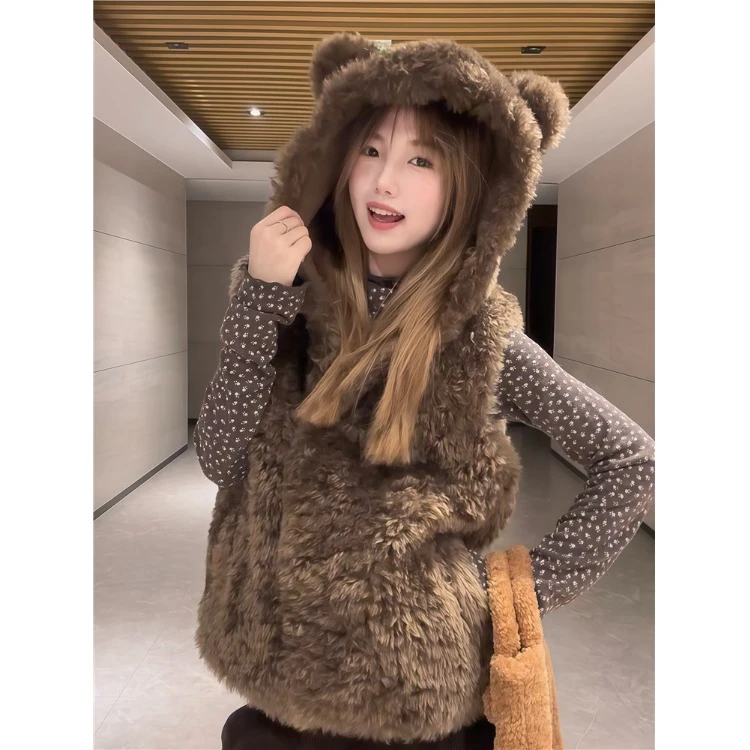 2025新款韩系秋冬小熊耳朵可爱连帽羊羔毛一体毛通勤风马夹外套女