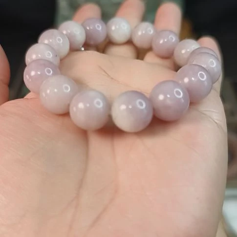 未镶嵌石英质玉戒指