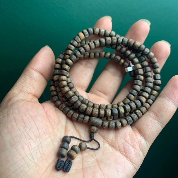 沉香17克女款沉水白奇品质包壳随行桶珠乌身原叶绿奇楠沉香手串