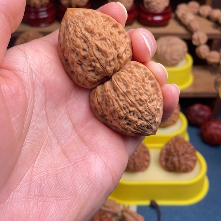 文玩核桃把件蛇王一抹红35