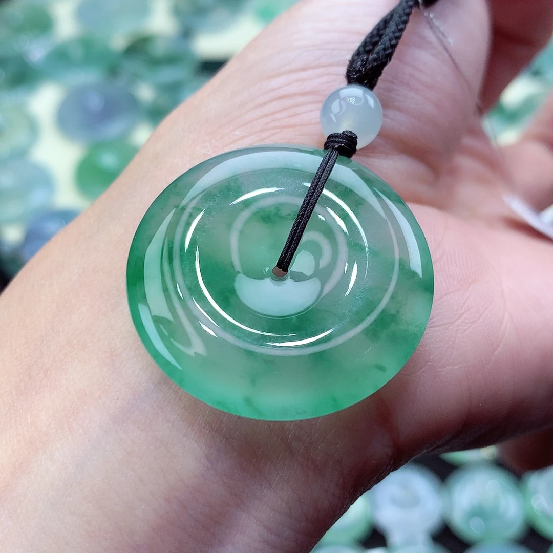 翡翠颈饰未镶嵌编号82。尺寸31.2-6