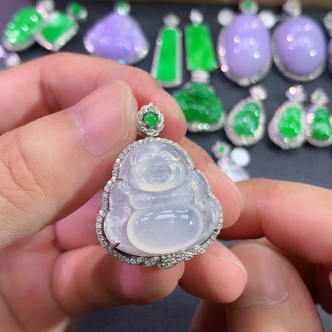 翡翠18K金镶嵌颈饰