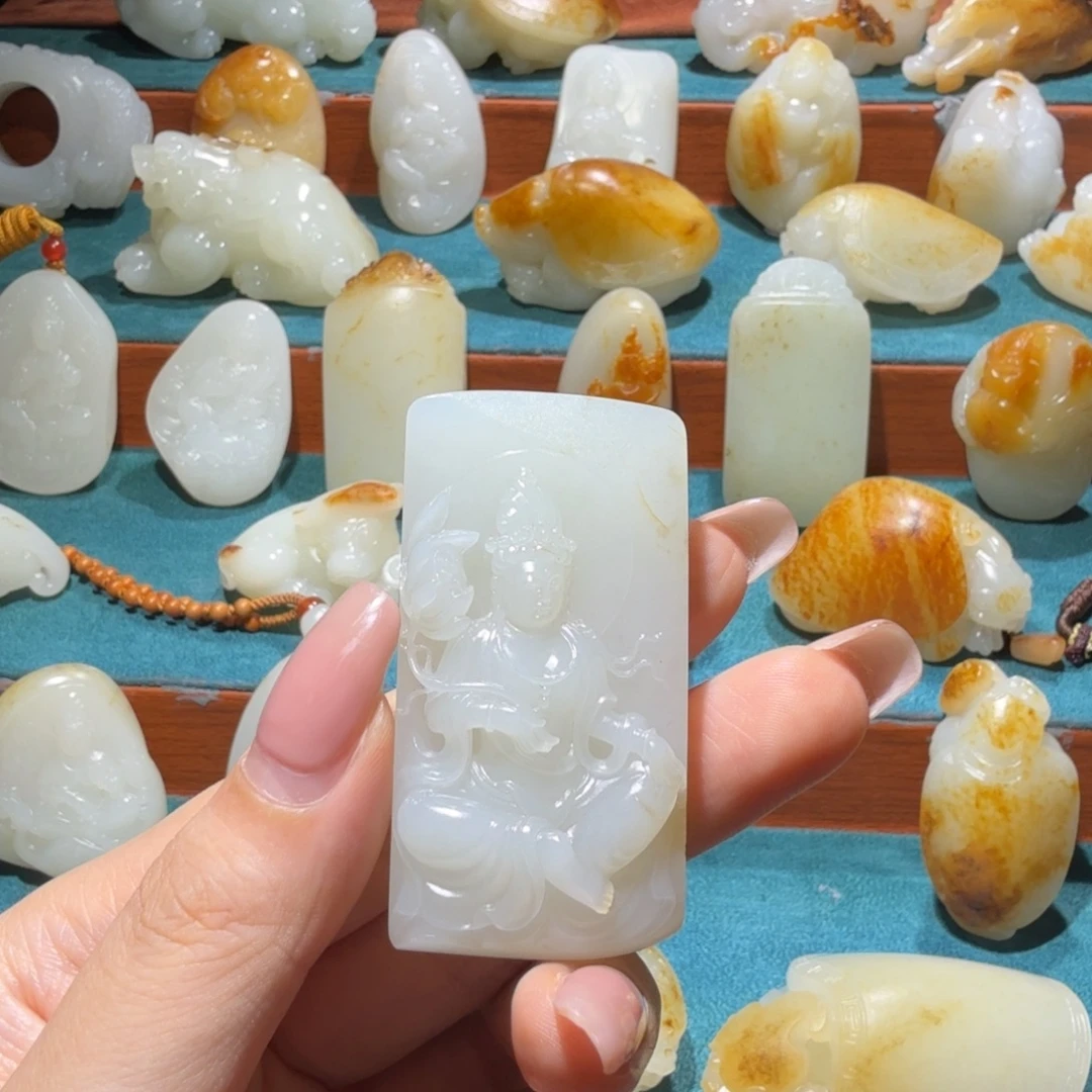 尚***春颈饰未镶嵌和田玉
