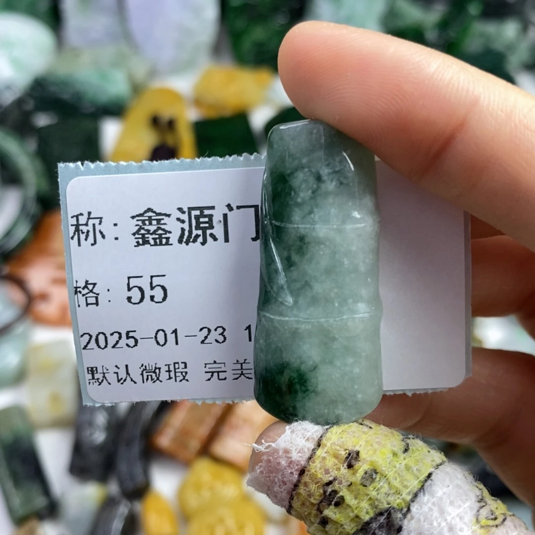 翡翠颈饰未镶嵌鑫**窗