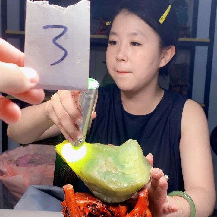 足银镶嵌蛇纹石玉1岫玉