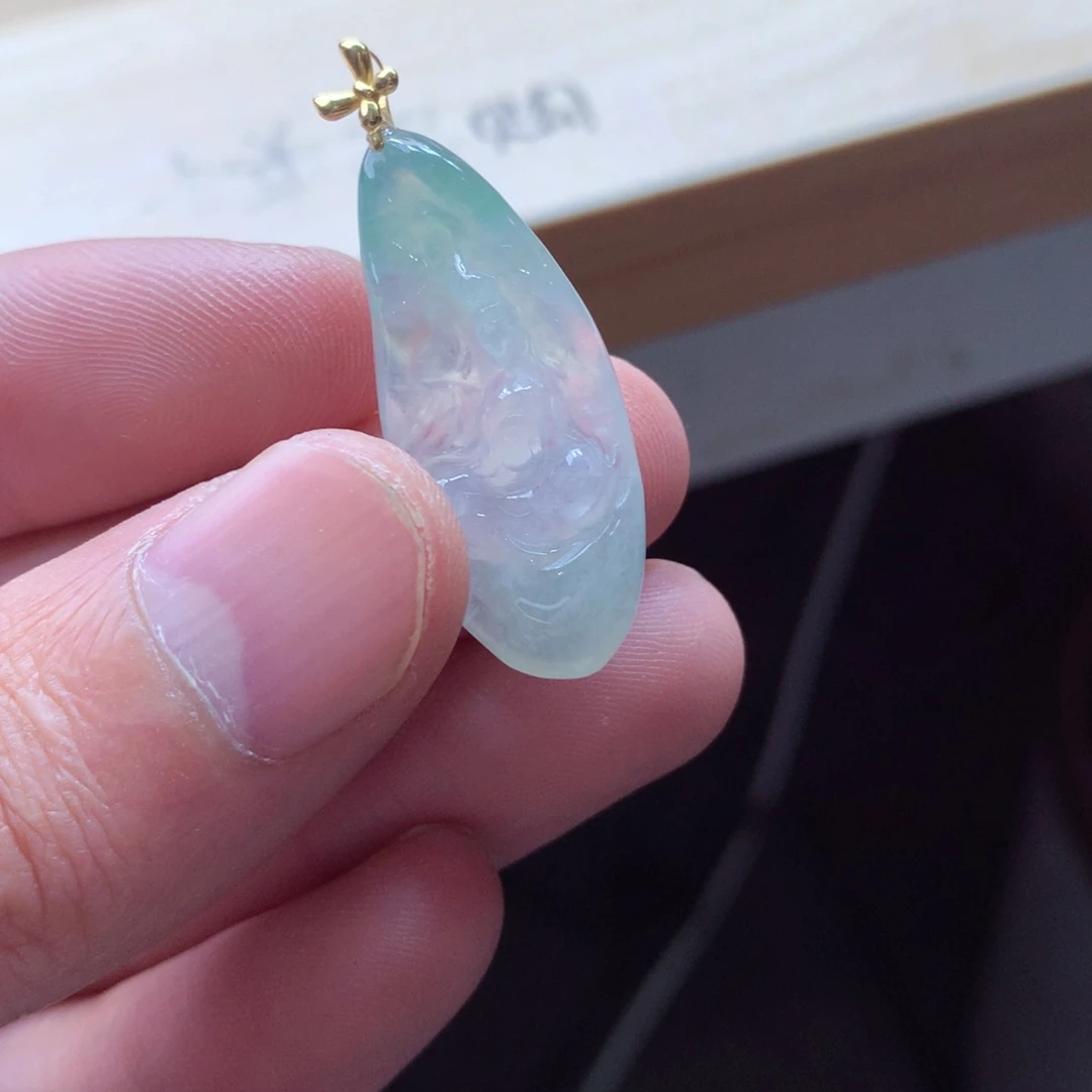 翡翠颈饰18K金镶嵌吊坠