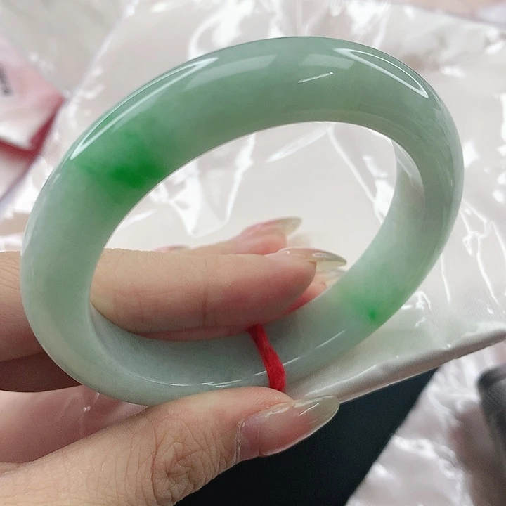 未镶嵌手镯翡翠，820