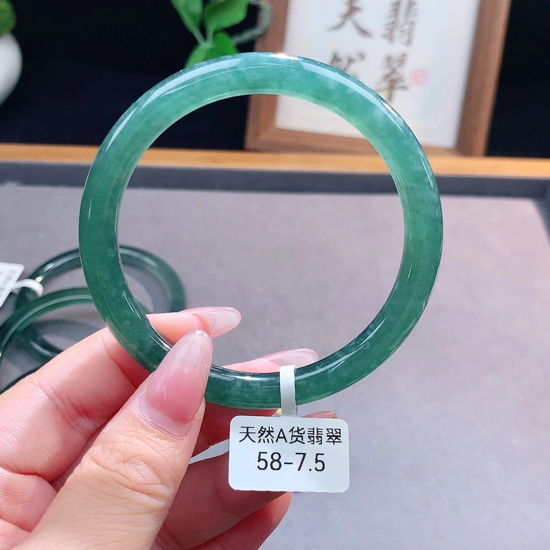 未镶嵌手镯（圆镯）翡翠
